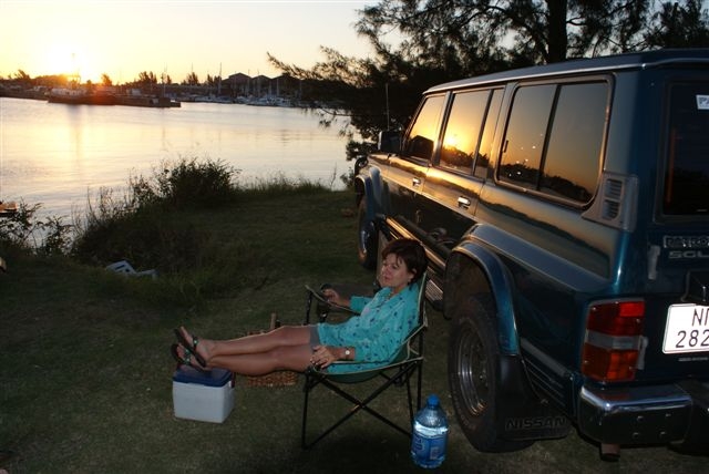 Pragtige vrou, lekka lorrie en Sundowners.JPG