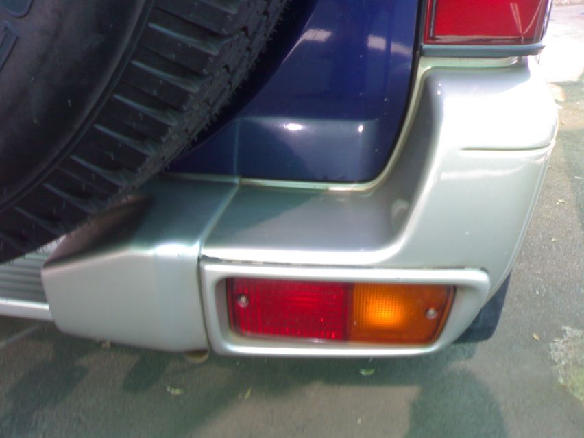 Paint work around lights.... bit messy, lead me to think the Patrol has been resprayed