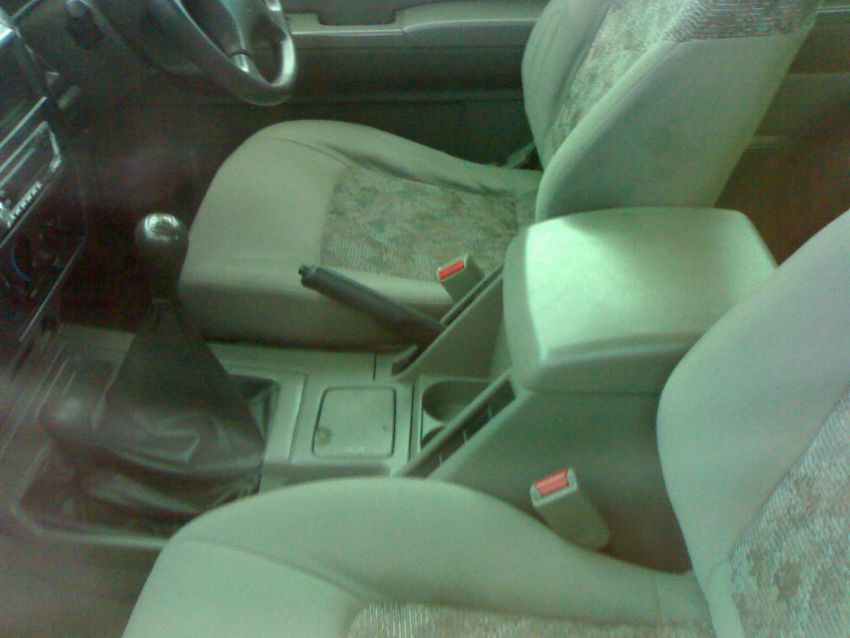 Interior looks ok....viewed through the window. Bit of wear &amp; tear visiable on the center consol.