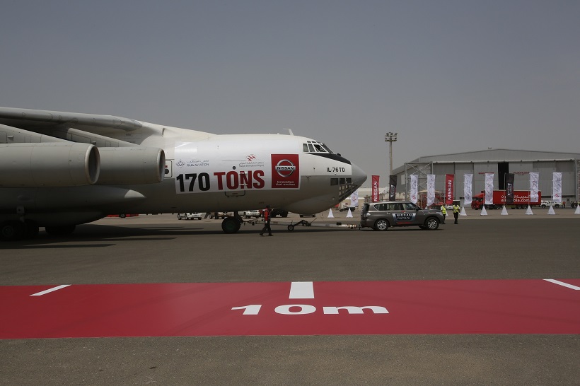 Nissan_Patrol_Tows_Plane.jpg