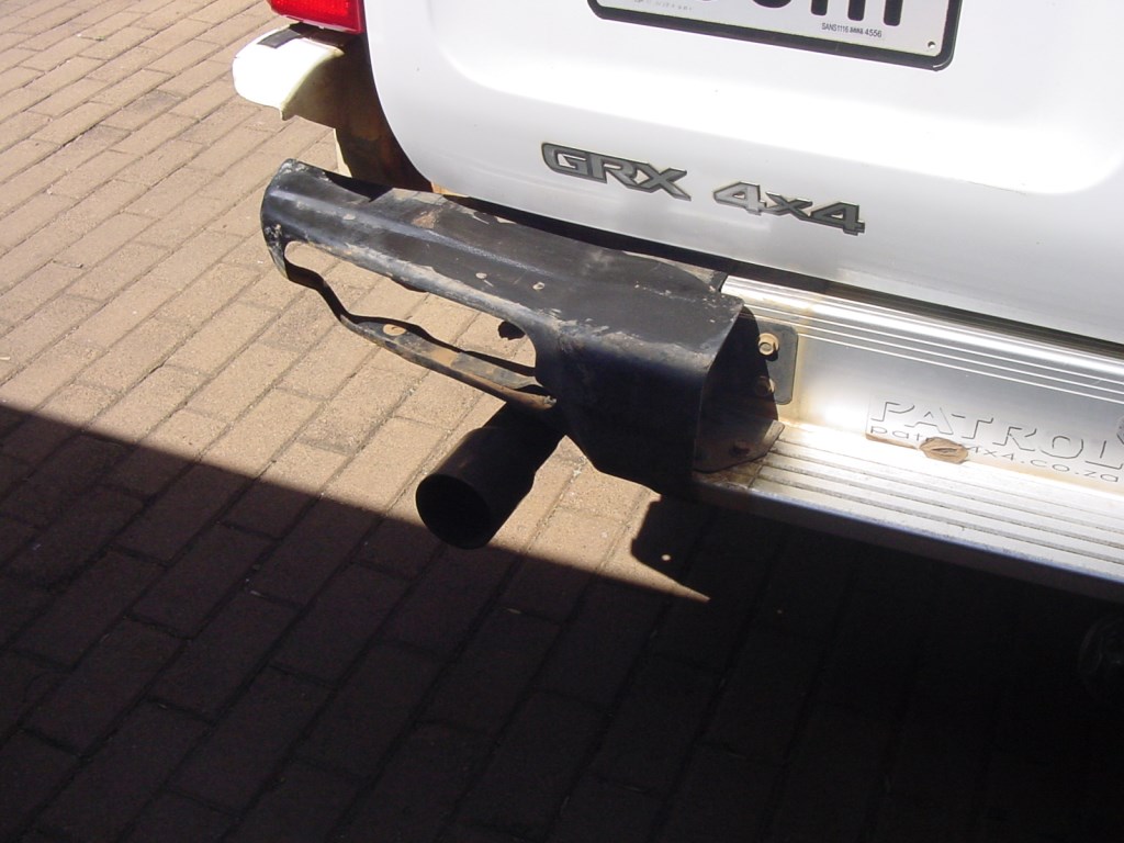 Bestaande staal bracket waar plastiese bumber wasbout