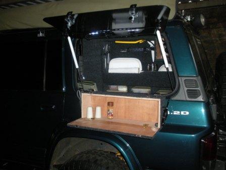 Kitchen unit with removable box that clips onto the inside of the car