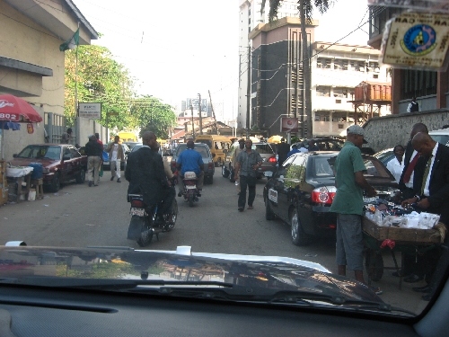 so lyk STIL verkeer oor Sondagmiddag in LAGOS...