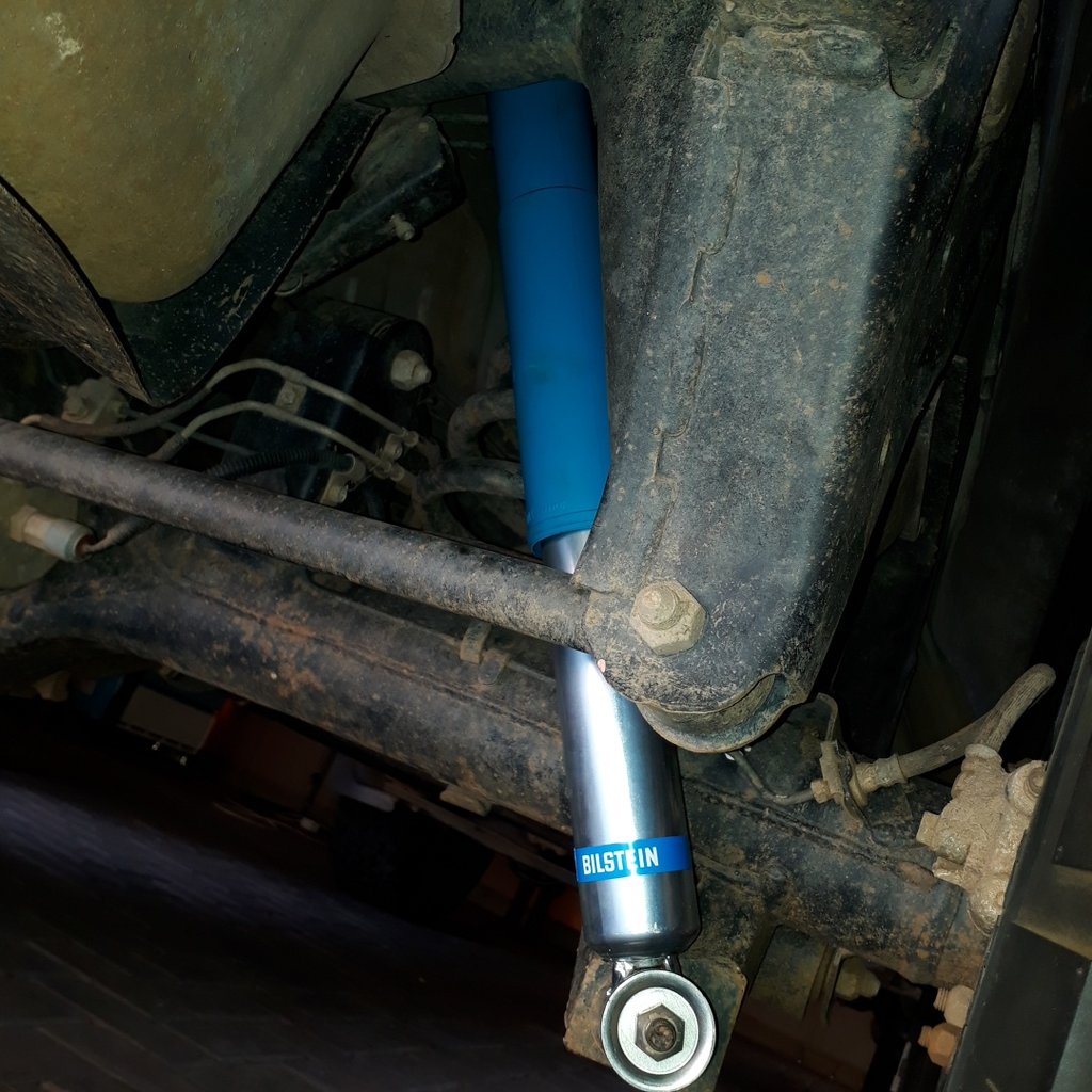 Patrol new rear shocks.jpg