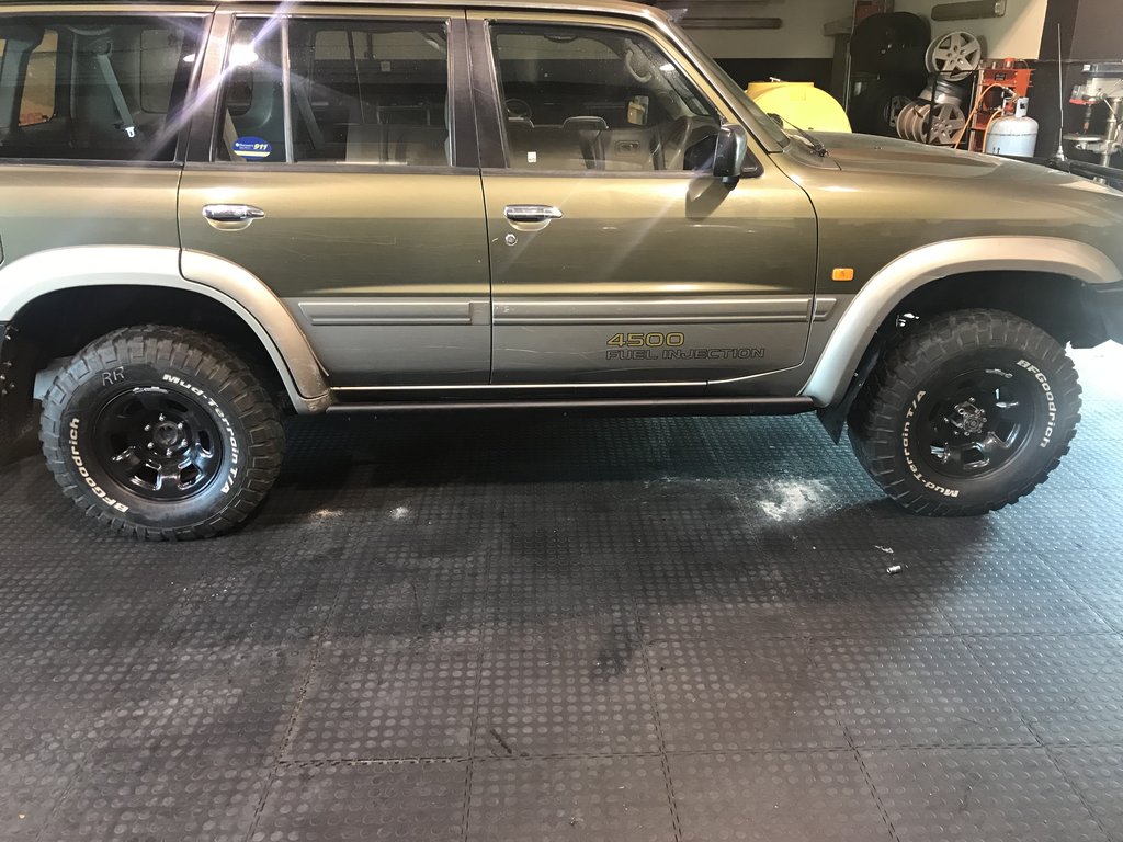 Got the muds on and rock sliders ready for Helshoogte