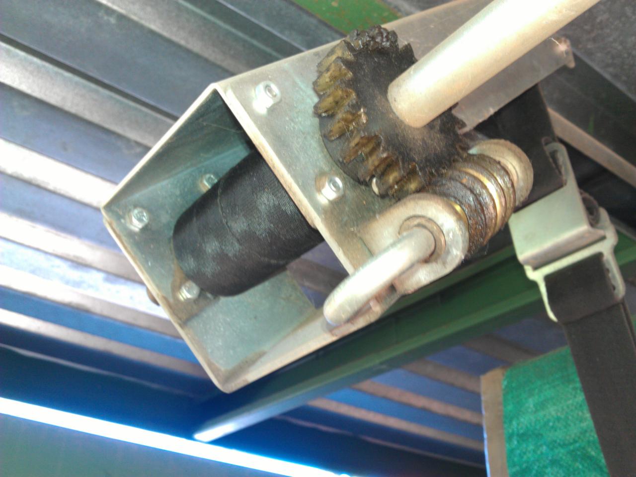 Front left - bottom inside view showing worm gear and shaft going to right-hand side