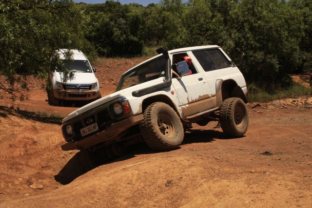 Richard White flexing his Safari's suspension.