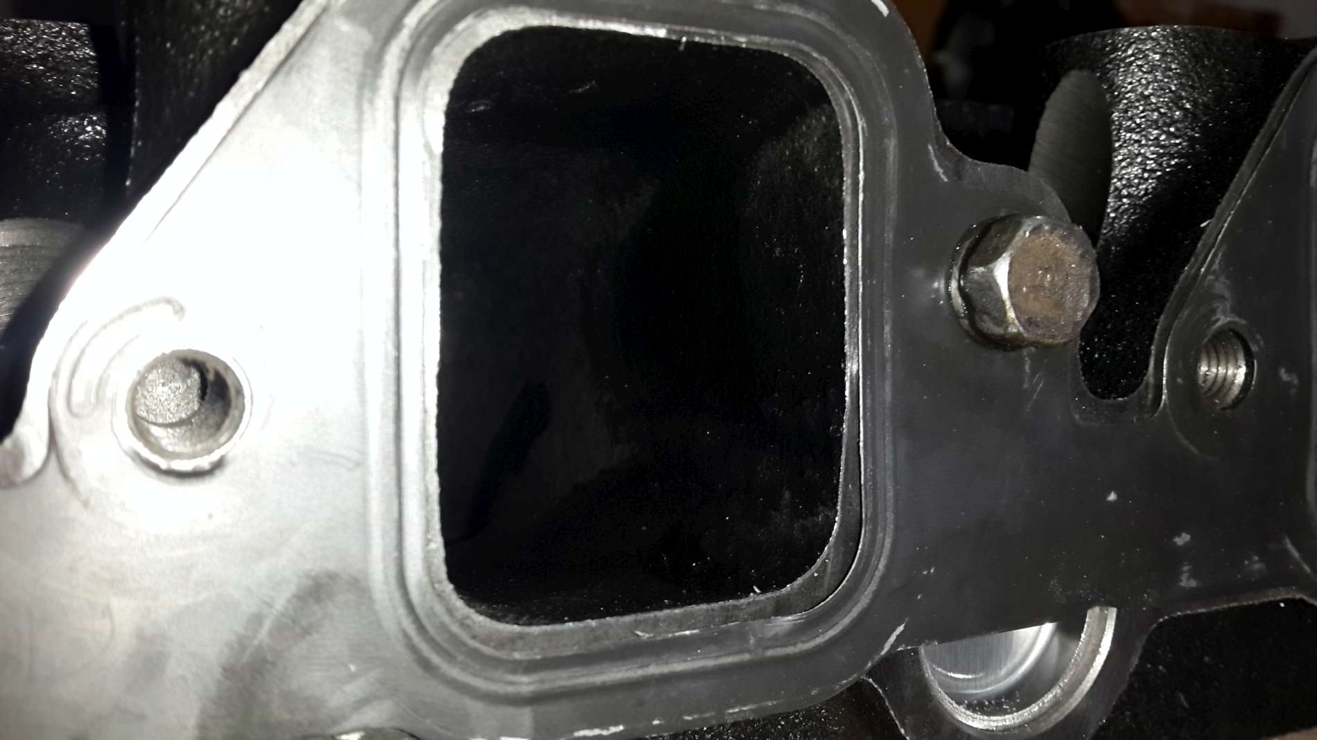 cylinder_head_134937-1900.jpg