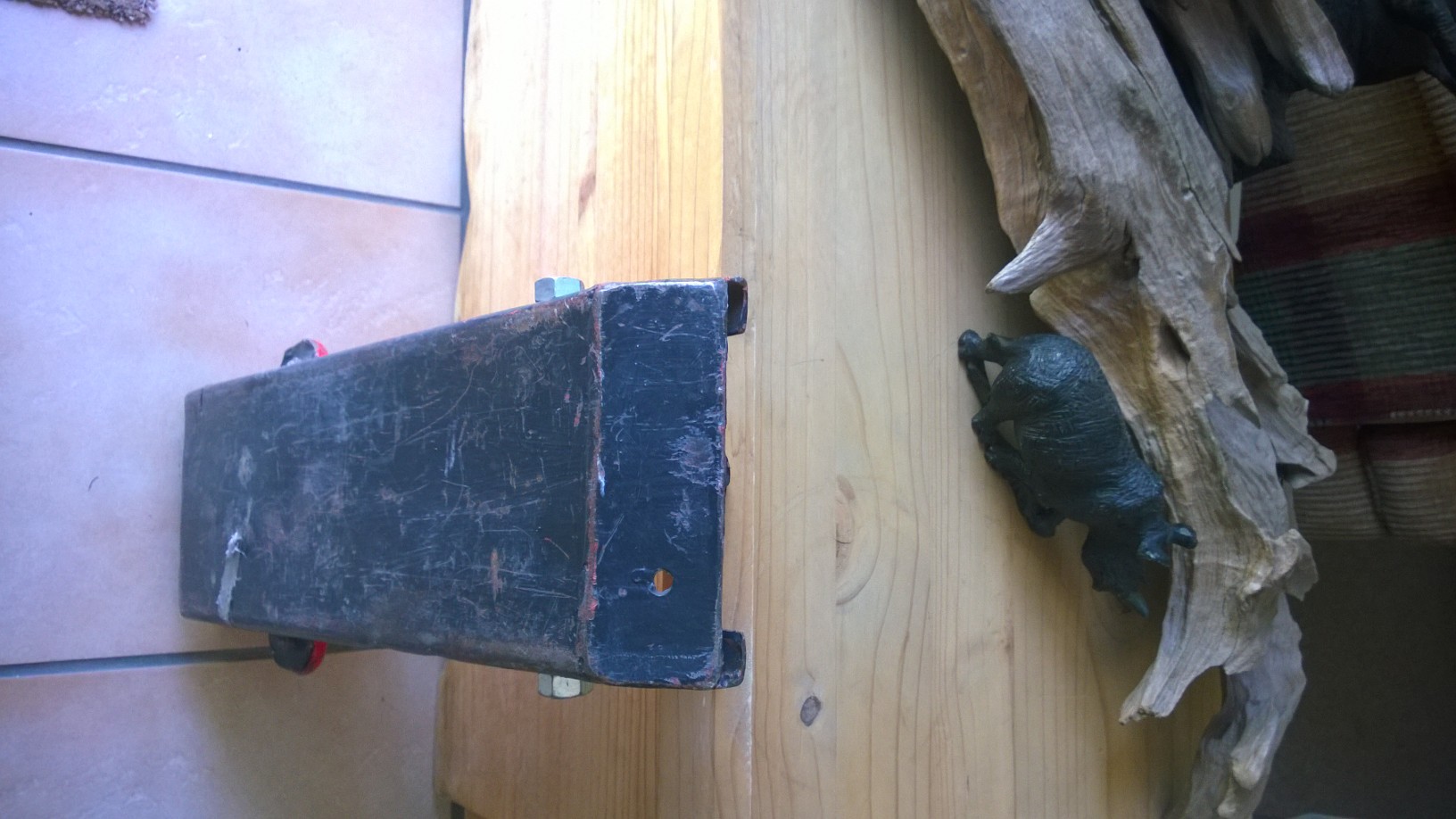 Here you can see the &quot;sled&quot; that was fitted under the jack .. Botswana sand ?? NO problam